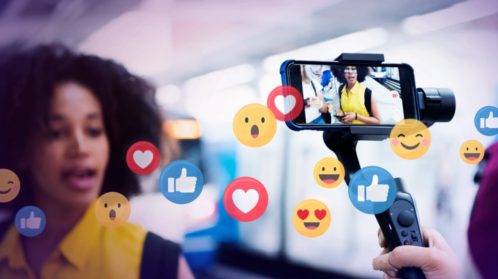 Social media là gì? Live streaming giúp tăng tương tác với khán giả